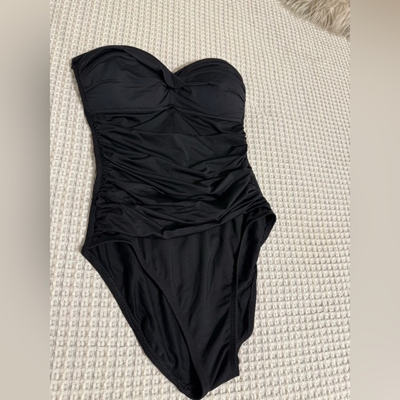La Blanca Elegant Black Strapless Swimsuit - Picture 2 of 13